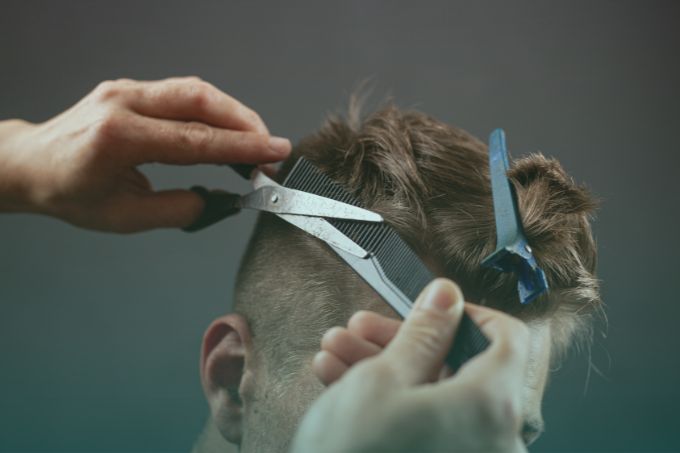 renov-barbearia-com-tecnicas-avancadas-para-barba-definida-e-corte-de-alta-performance